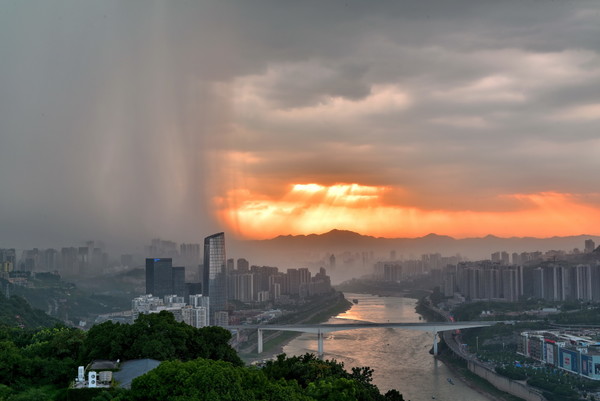 东边日出西边雨的下一句是什么？