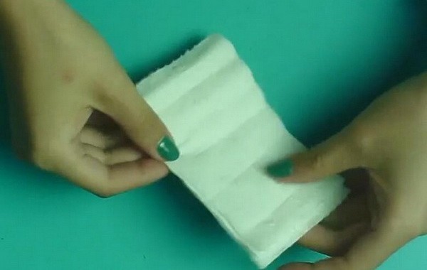 用纸巾做小白花怎么做?