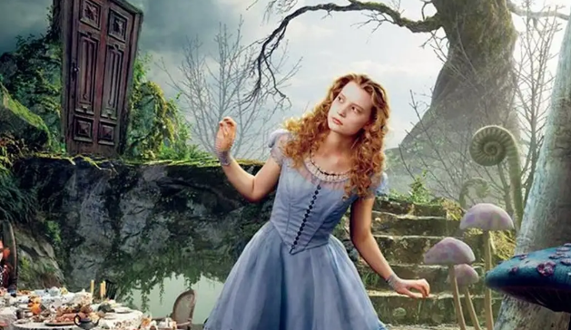 《爱丽丝梦游仙境》主要内容概括是什么？
