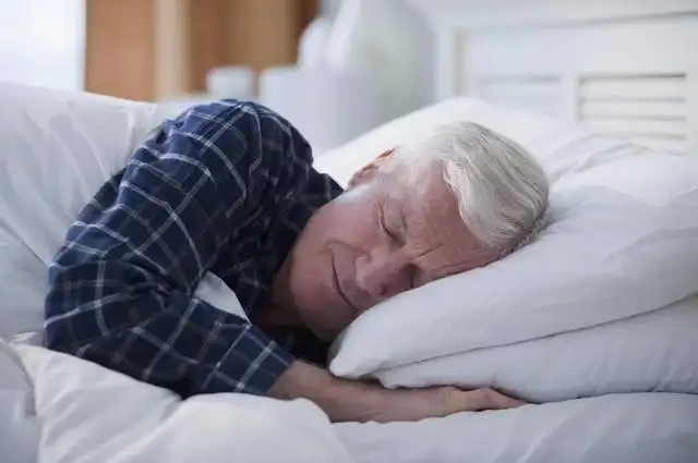 男性每天睡眠小于6.5小时肺癌风险增加112%，这是为什么？