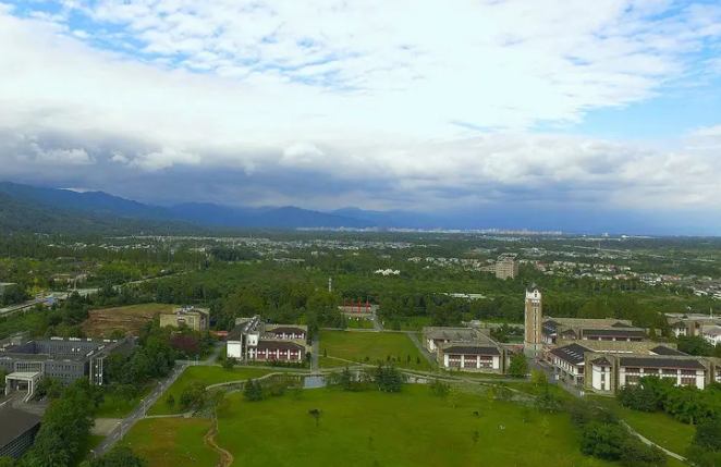 青城大学在哪里