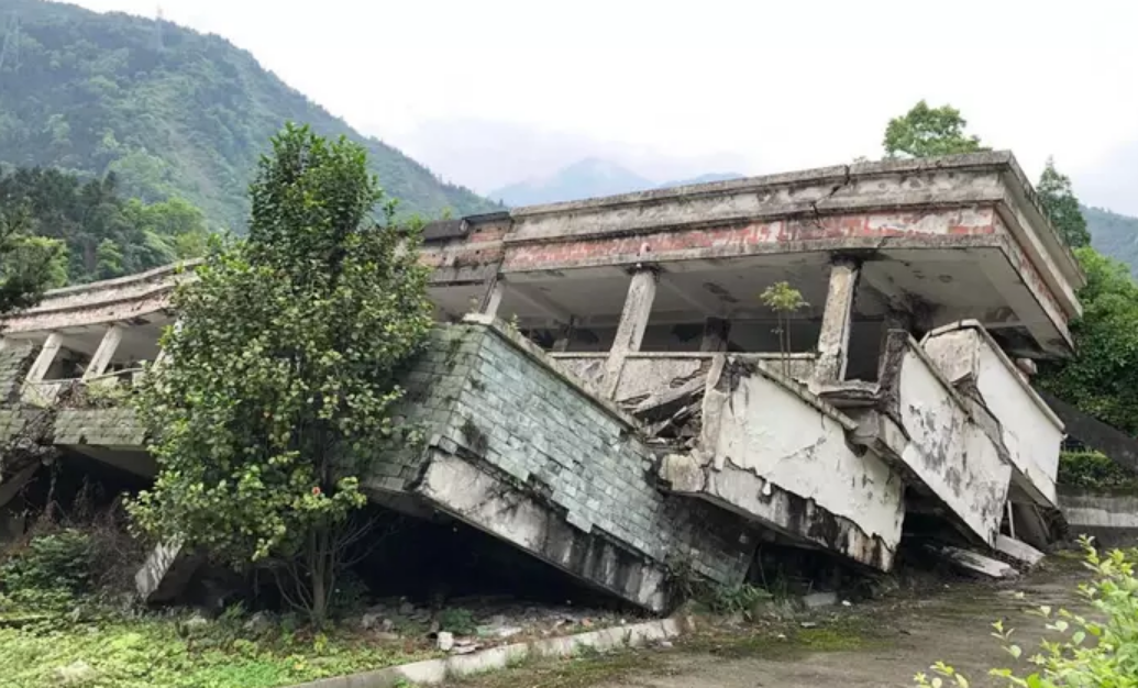 映秀地震遗址 漩口中学为什么不挖