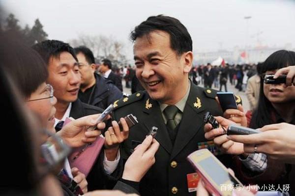 曾经的少将黄宏，免职后就被带走，这几年他的状况令人唏嘘，发生了什么？