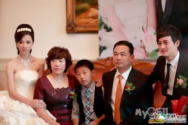 这图片的人是谁？我只知道是江苏苏州的，他们有场震惊世界的婚礼，知道的速回，qq空间看到的，一