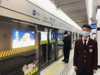 深圳地铁站2名乘客摔地互殴，其行为在法律中如何定性？
