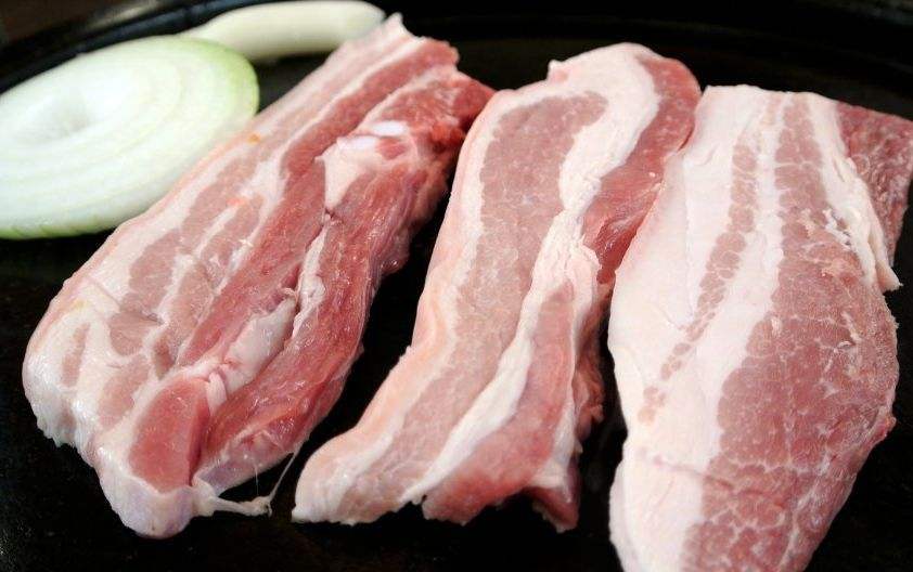 猪肉价格连涨19个月后首次转降，猪肉价格下降的原因是什么？