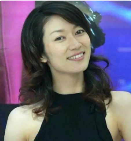 松峰莉璃跑10年龙套因《伪装者》成名，她现在成中国媳妇，你记得她吗？