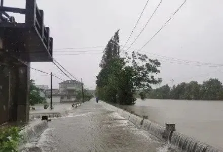 据报道，余姚雨量破浙江省台风雨量极值，如何应对这种极端天气？