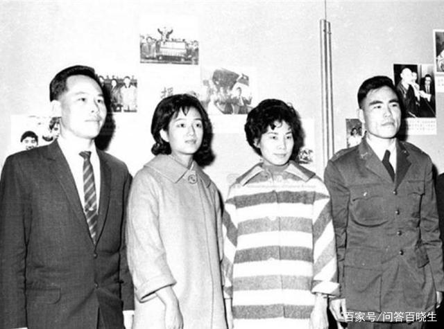 54年前驾机叛逃者，战友宁死不屈，他获280万奖金，现状如何？