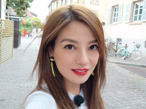 赵薇的女儿为什么被称为小四月？是艺名吗？