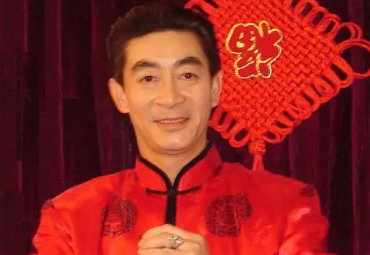 六小龄童原名