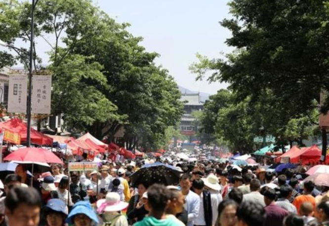 苍山洱海变人山人海，大理遭遇“报复式旅游”！这里为何备受年轻人喜欢？