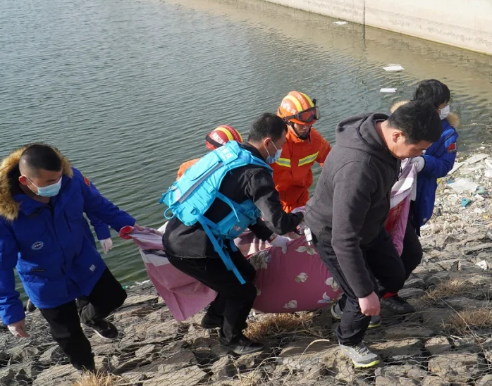 湖南一女生在溺亡之前给闺蜜转1100的生日红包，女生父母对此有何表示？