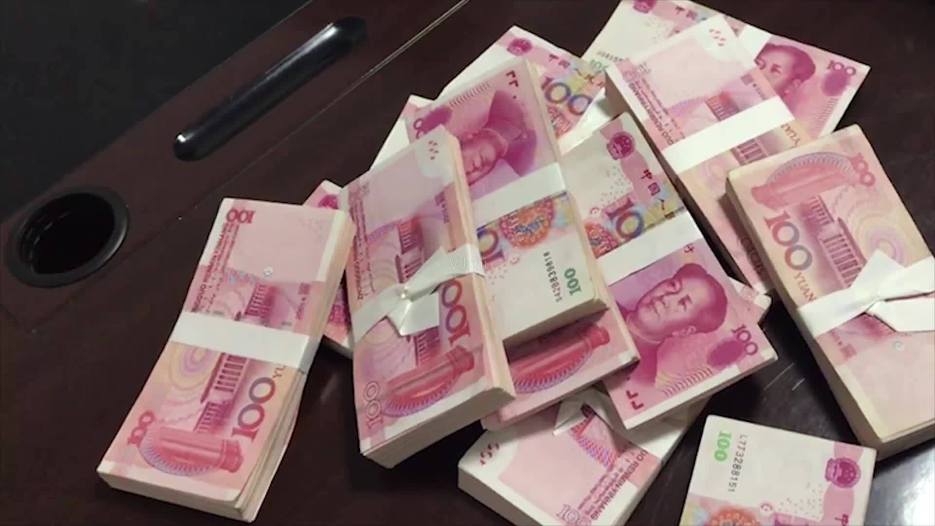 上海男子带百万现金骑车半路掉了50万，身装巨额现金该注意哪些安全问题？