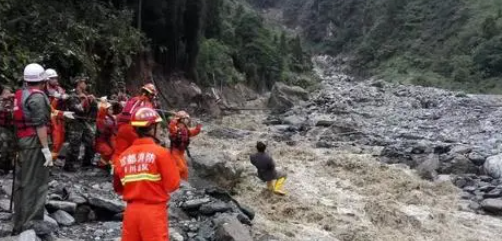 四川彭州山洪致7人遇难:“网红”河滩背后为何会有致命危险？