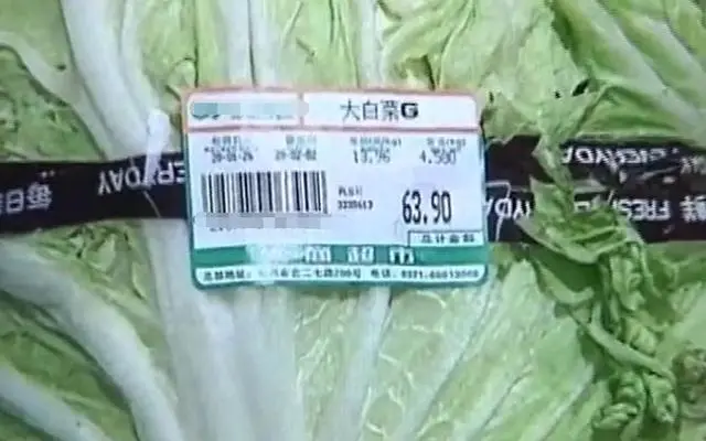 上海男子买2颗白菜93元，菜市场是如何回应这件事的？