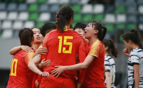 武磊回应王霜支持:女足是最棒的，你期待中国女足接下来的表现吗？