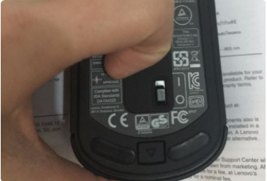 无线鼠标的接收器插在电脑的哪里
