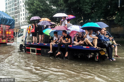 河南最近频繁遭遇强降雨侵袭，这背后的原因是什么？