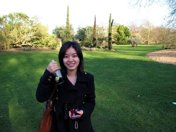 张京16年前用英文说梦想是当外交官，那么她现在是否实现梦想了？