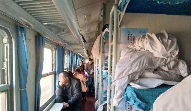 杭州女子火车上醒来发现有不明液体，女生外出时该注意些什么？