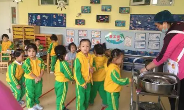 幼儿园生活老师和阿姨各自主要负责什么和区别