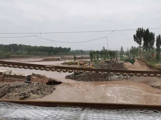 山西一段铁路路基被洪水冲垮，此次降雨强度到底有多大？