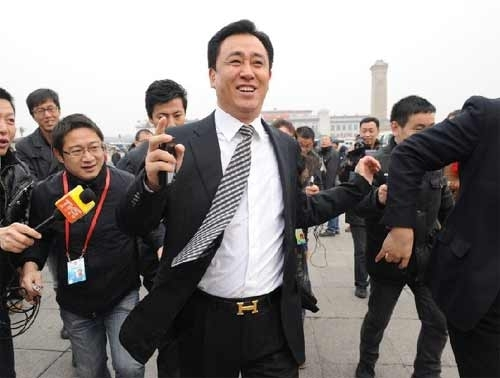湖南一官员因一条爱马仕皮带而引起热议，政府官员不可以使用奢侈品吗？