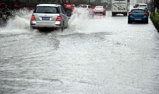 重庆特大暴雨侵袭，出租车被淹仅露车顶，这场暴雨是否有导致人员伤亡？