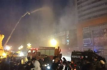 河南安阳造成多人伤亡火灾现场：厂房损毁严重，火灾是因何而起的？