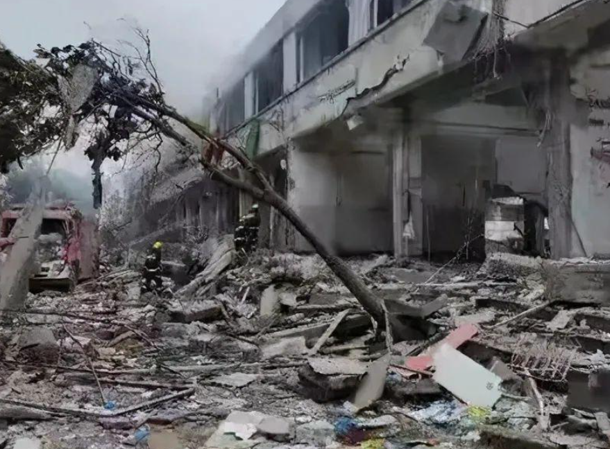 沈阳饭店爆炸，附近家猫受惊原地起跳，燃气爆炸时的威力有多大？