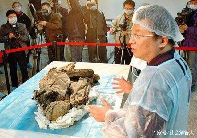 新疆发现3000年前干尸，穿着裤子令人称奇，专家：历史要改写了！为何？