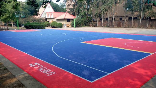 户外球场地坪选择：室外篮球场地面用什么材料好