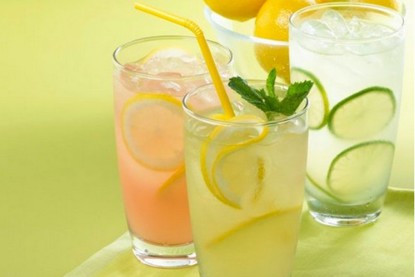 每日天喝一杯柠檬水能美白吗?