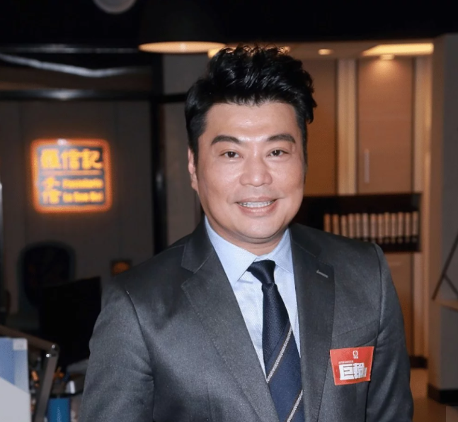 54岁阮兆祥近况曝光，重返TVB任主持，他的状态如何？