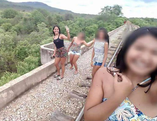 巴西女生桥上自拍发生了什么？