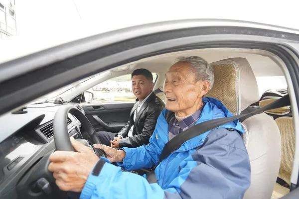 老年人怎么考驾照