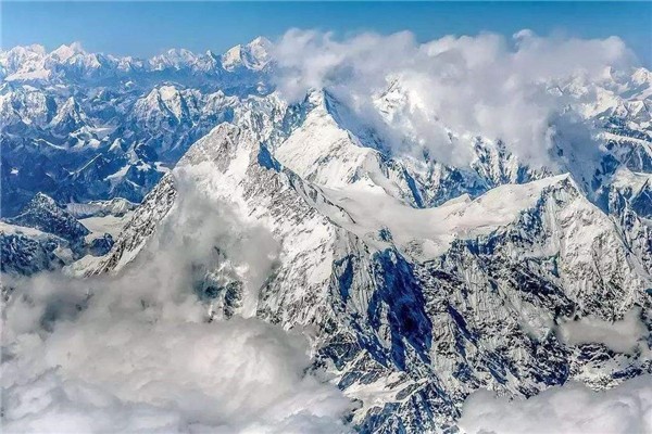 珠穆朗玛峰在哪个省