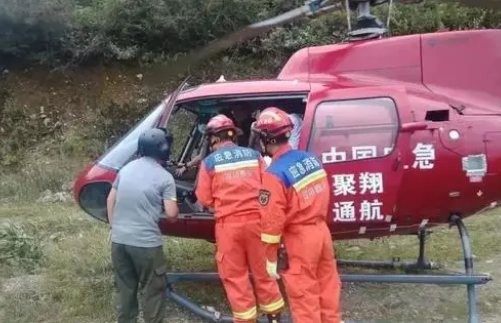 甘宇和父母重逢不停流泪，父母含泪说：爸爸妈妈一直都在，场面是怎样的？