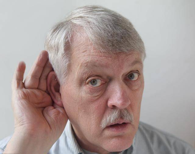 约1.2亿老人逐渐失去了听力，日常生活中应该如何保护听力？