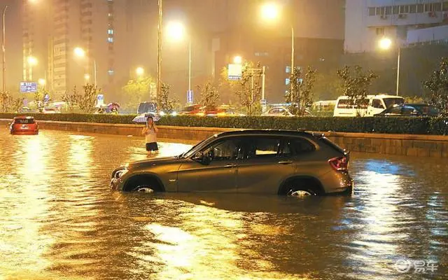 徐州暴雨：雨水倒灌车库，多辆车被淹！造成了多大的损失？