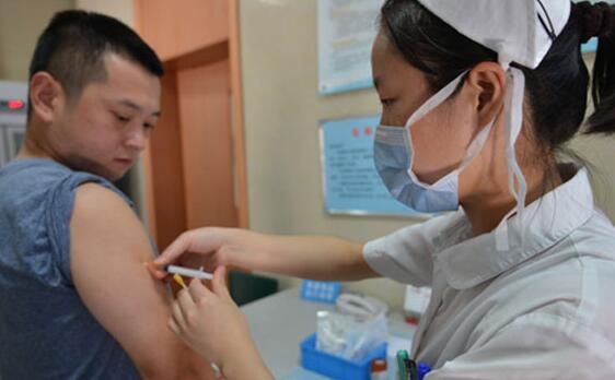 重庆男生考上职高后因未打新冠疫苗遭拒，学校有权这么做吗？