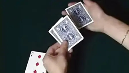 扑克牌怎么穿进矿泉水瓶魔术