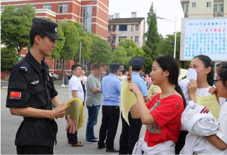 高考最帅巡特警走红是谁