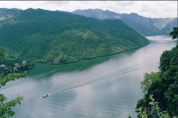 水送山迎啥意思