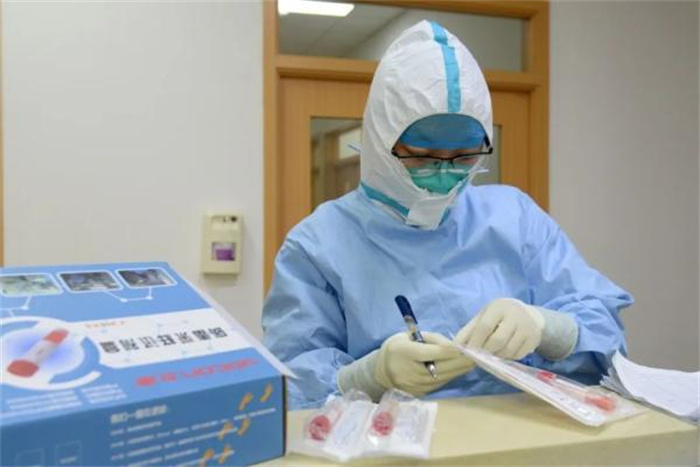 北京重点行业筛出多例感染者，北京现在的疫情情况怎么样？