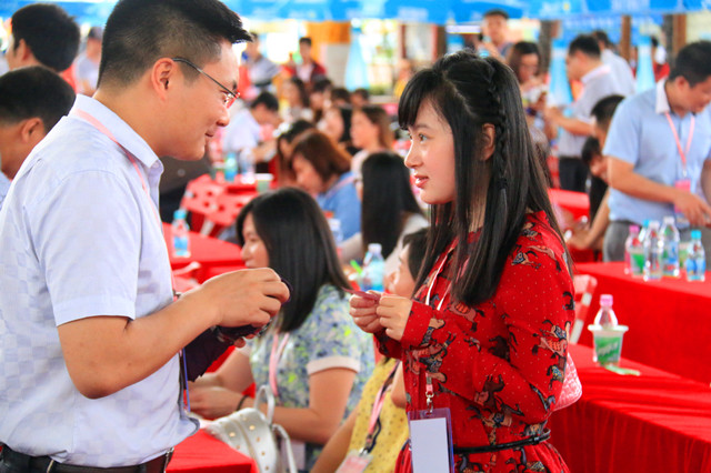 相亲的时候遇到初恋女友，你会怎么办？