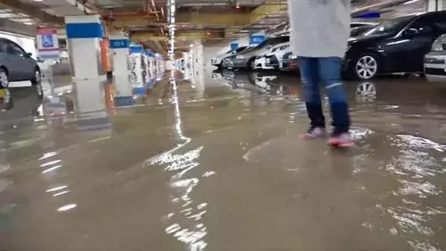 徐州暴雨：雨水倒灌车库，多辆车被淹！造成了多大的损失？