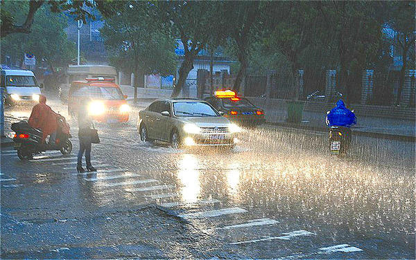 中央气象台发布暴雨橙色预警，都有哪些地区有强降雨天气？