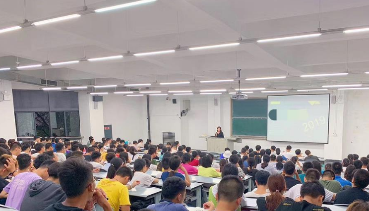 大学生的定义是什么？